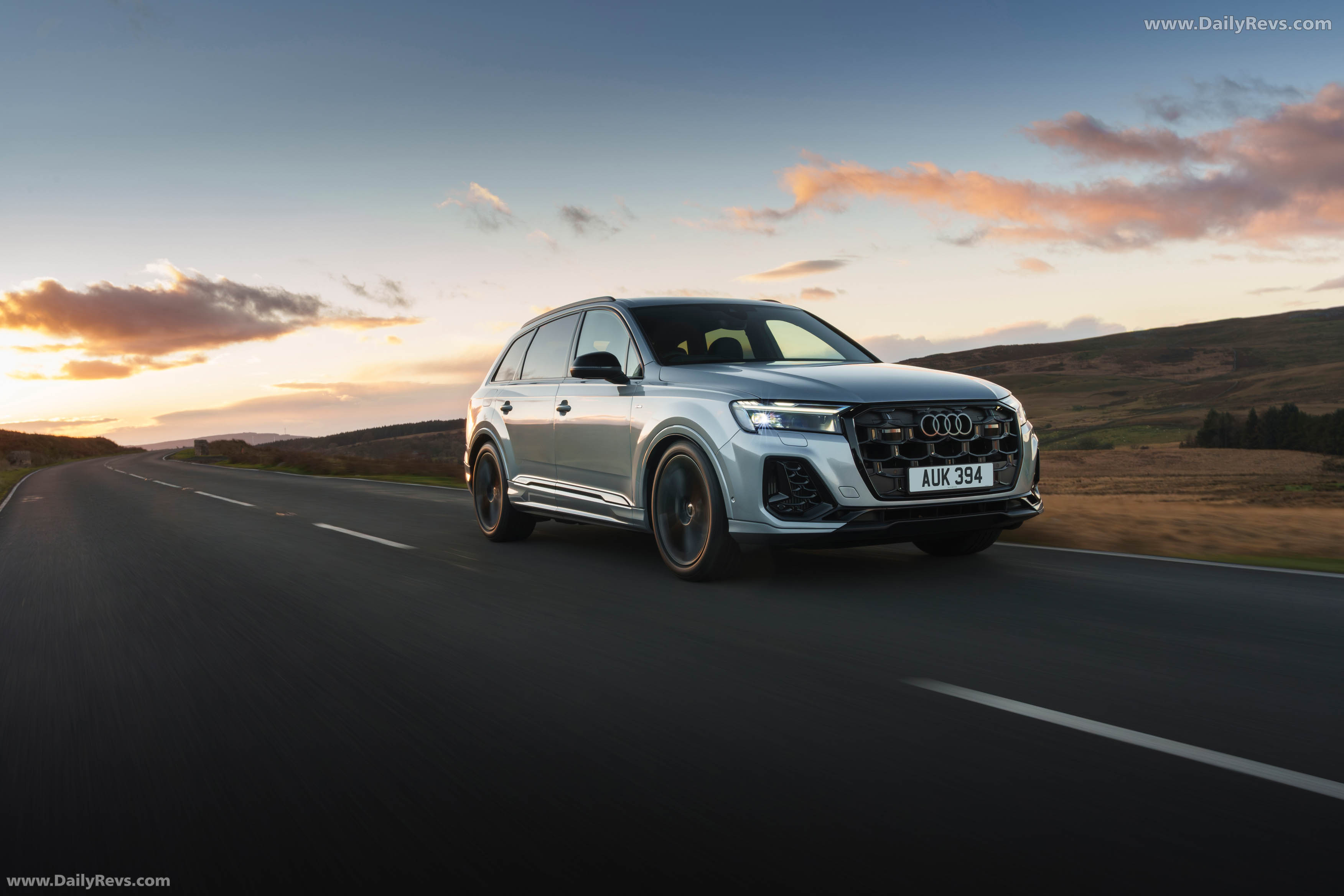 2025 Audi Q7 TFSI e 4M UK Version Front View