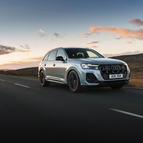 2025 Audi Q7 TFSI e 4M UK Version Front View