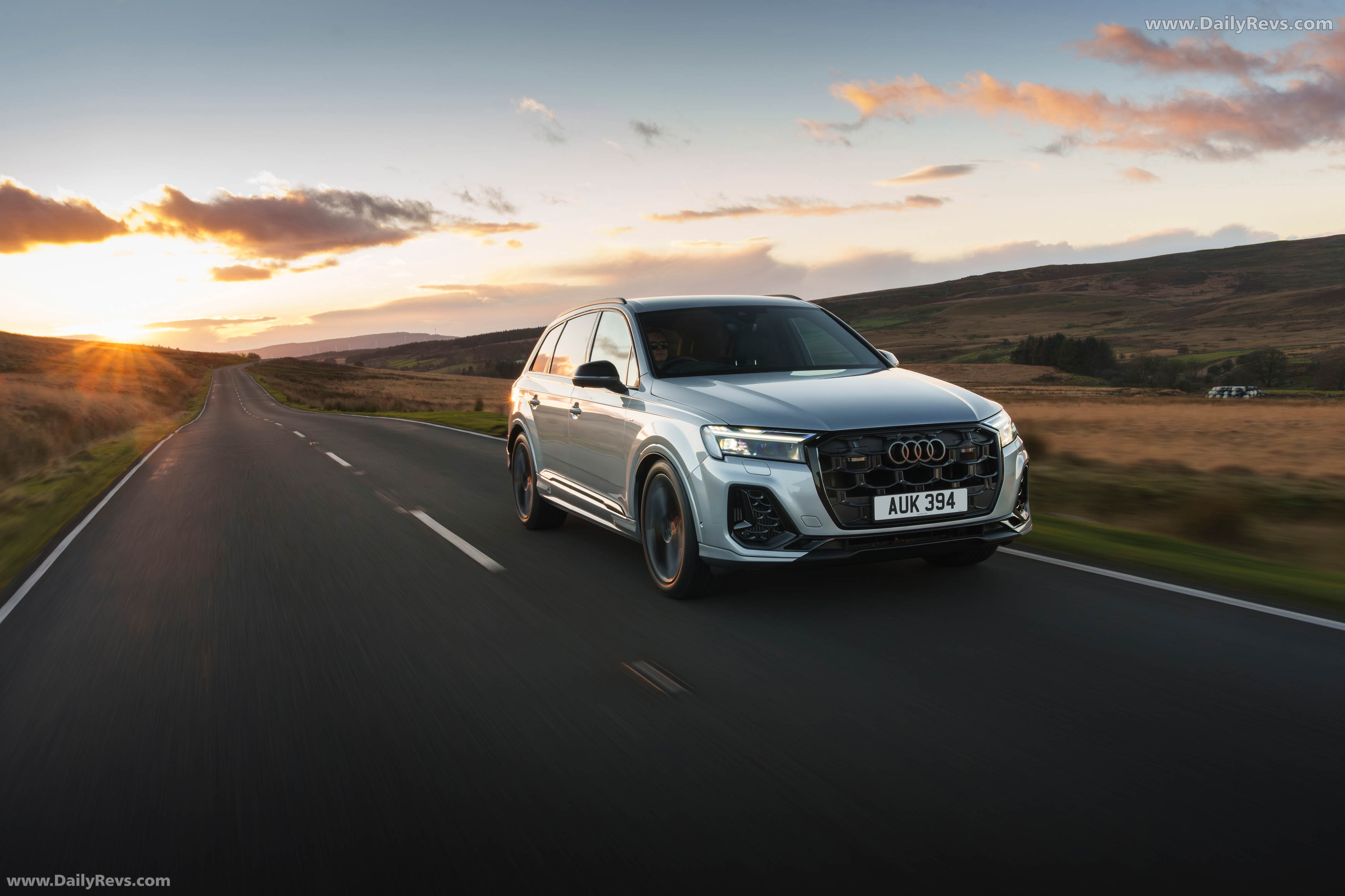 2025 Audi Q7 TFSI e 4M UK Version Front View