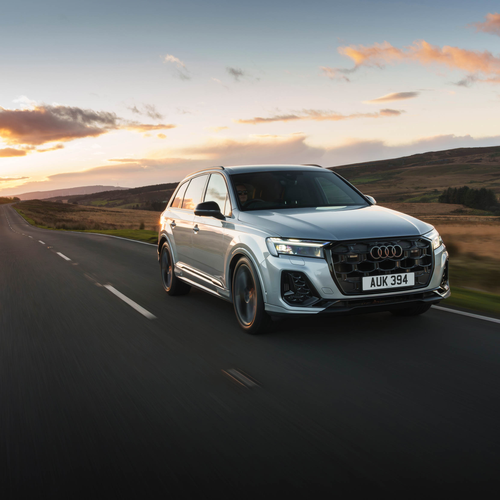 2025 Audi Q7 TFSI e 4M UK Version Front View