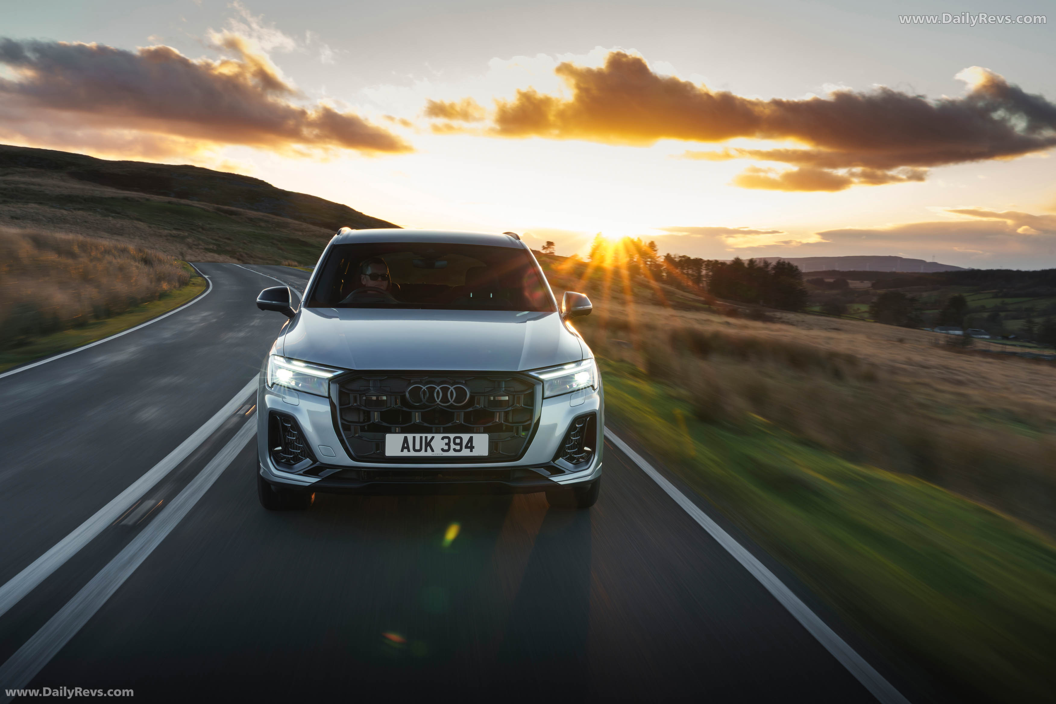 2025 Audi Q7 TFSI e 4M UK Version Front View