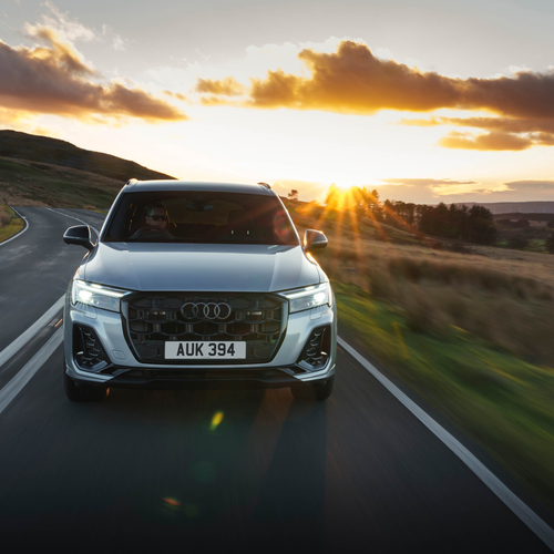 2025 Audi Q7 TFSI e 4M UK Version Front View