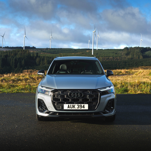 2025 Audi Q7 TFSI e 4M UK Version Front View