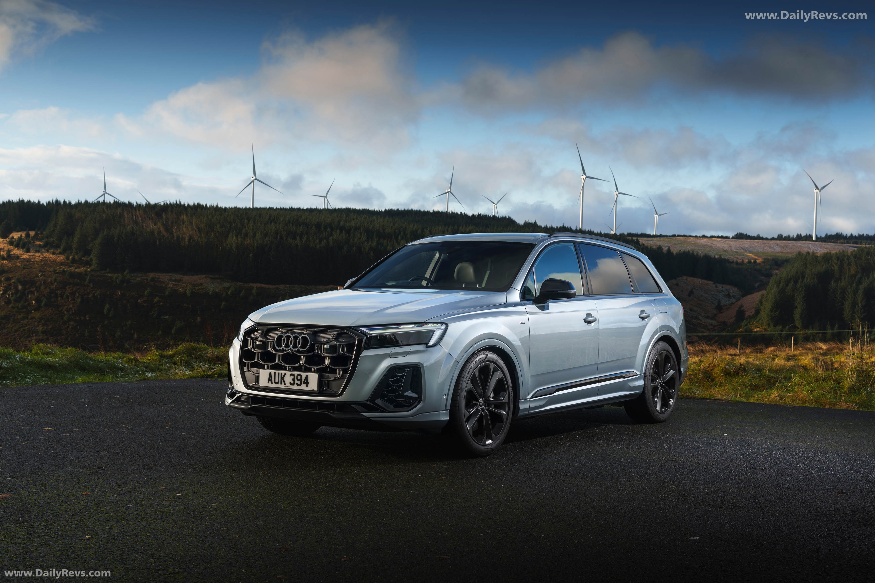 2025 Audi Q7 TFSI e 4M UK Version Front View