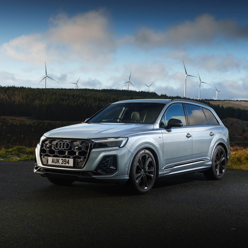 2025 Audi Q7 TFSI e 4M UK Version Front View