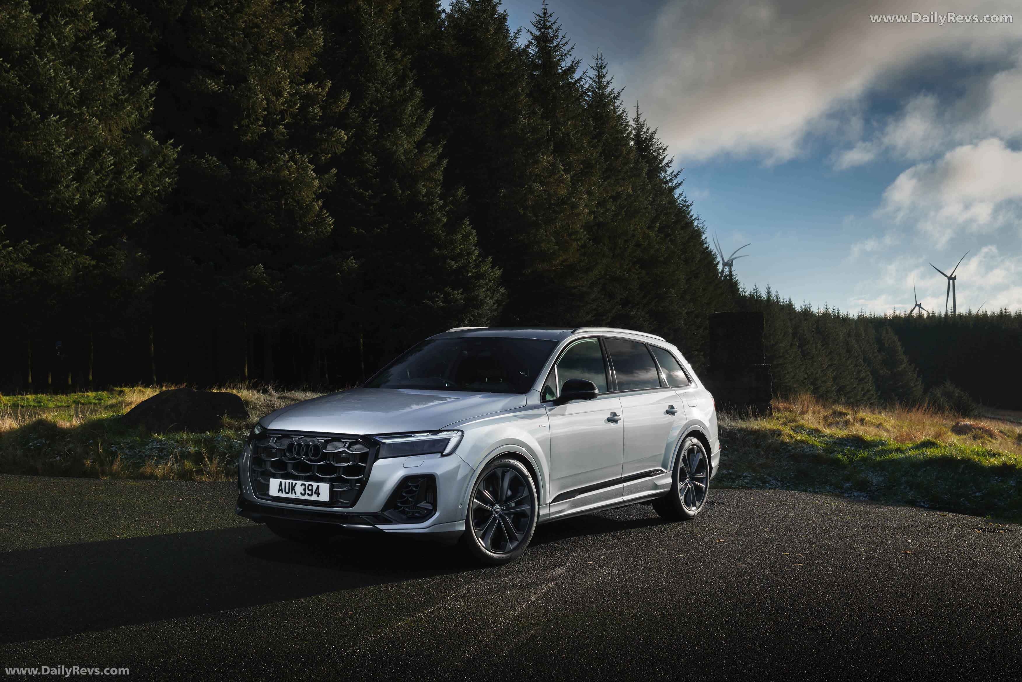 2025 Audi Q7 TFSI e 4M UK Version Front View