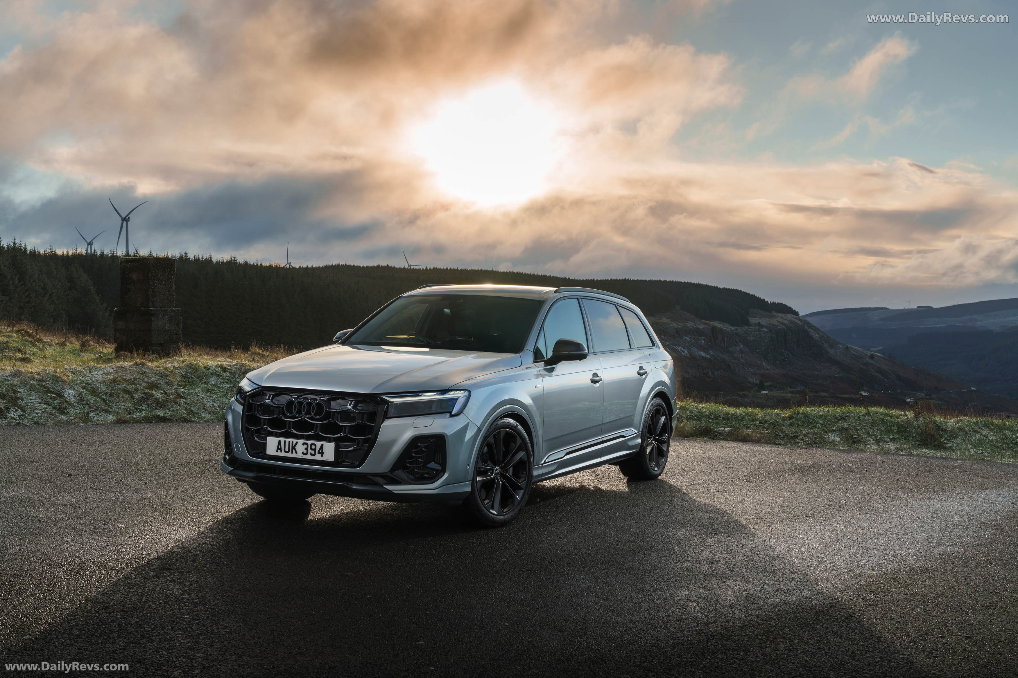 2025 Audi Q7 TFSI e 4M UK Version Front View