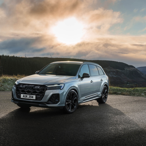 2025 Audi Q7 TFSI e 4M UK Version Front View