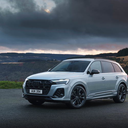 2025 Audi Q7 TFSI e 4M UK Version Front View