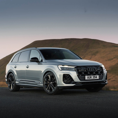 2025 Audi Q7 TFSI e 4M UK Version Front View