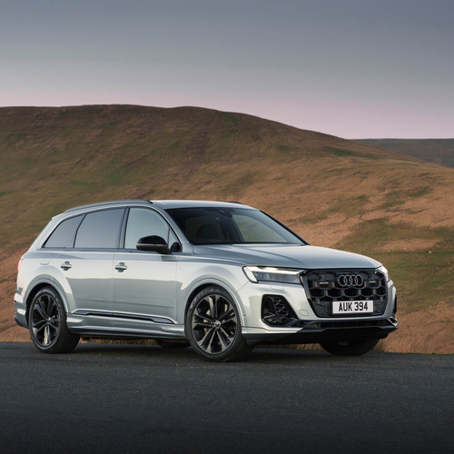 2025 Audi Q7 TFSI e 4M UK Version Front View