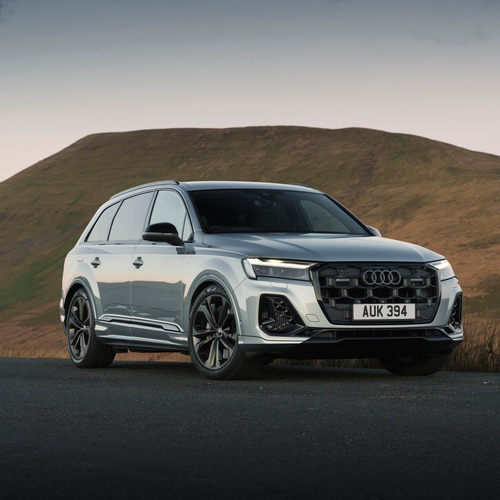 2025 Audi Q7 TFSI e 4M UK Version Front View