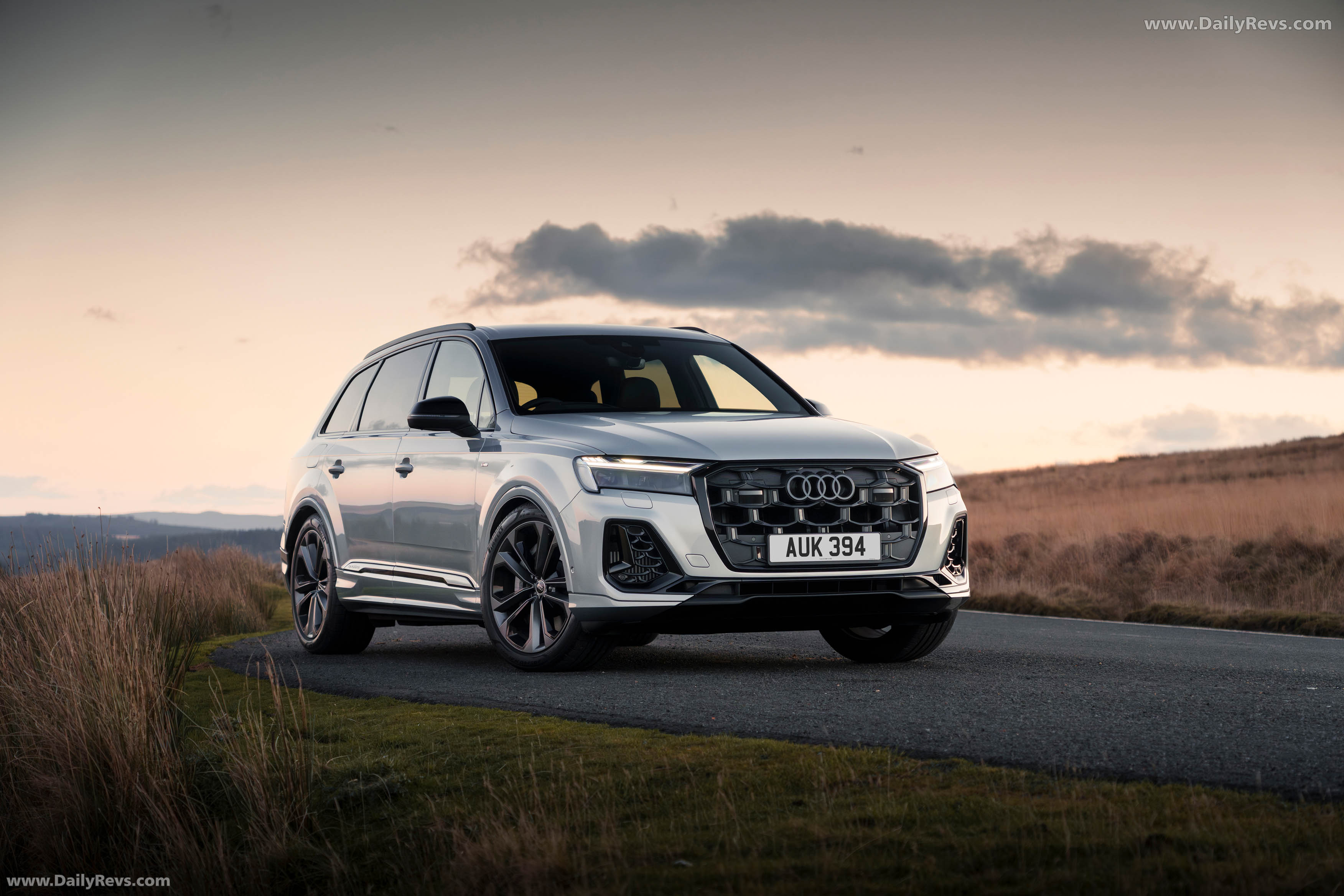 2025 Audi Q7 TFSI e 4M UK Version Front View