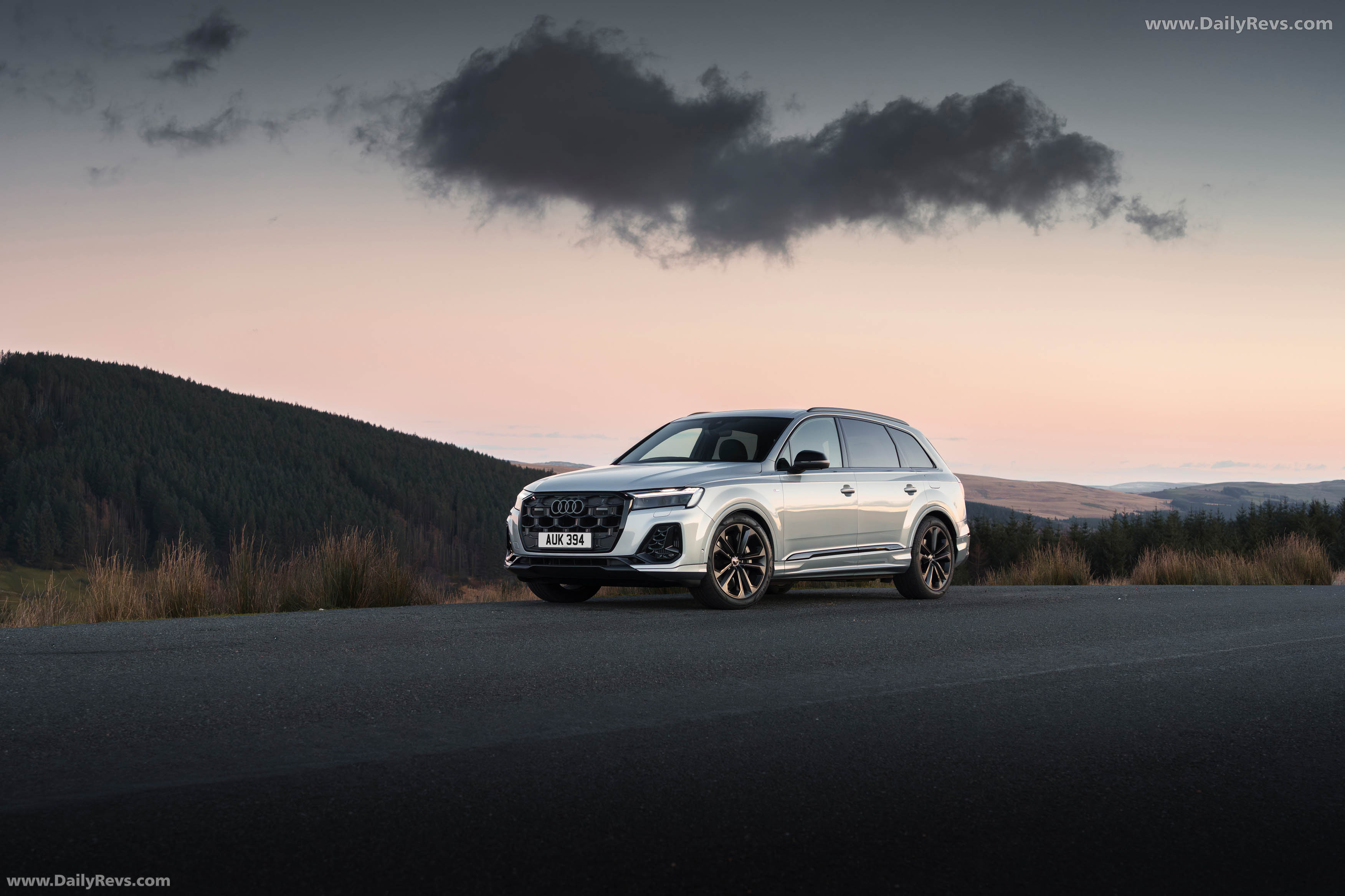 2025 Audi Q7 TFSI e 4M UK Version Front View