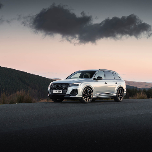 2025 Audi Q7 TFSI e 4M UK Version Front View