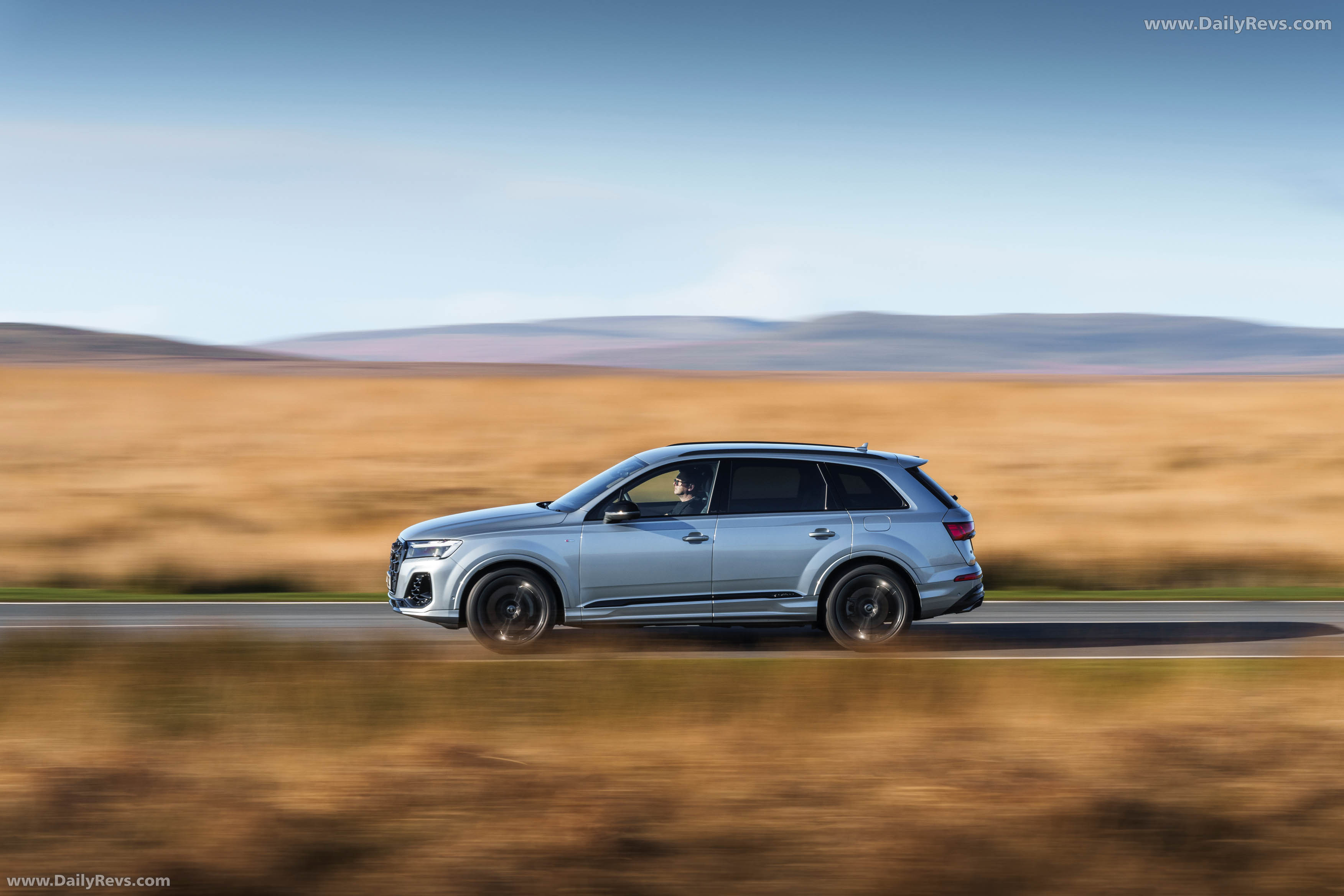 2025 Audi Q7 TFSI e 4M UK Version Front View