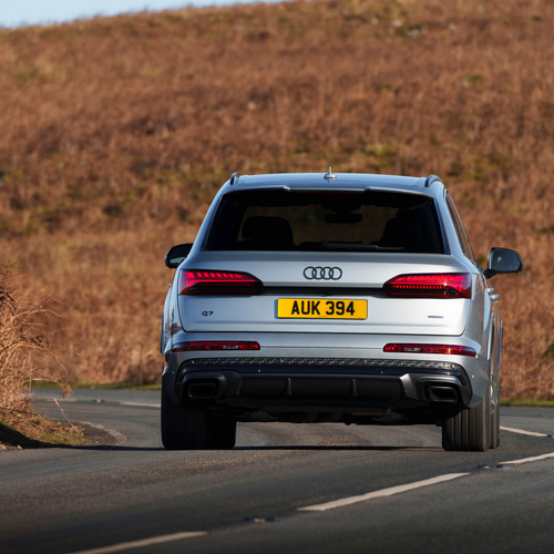 2025 Audi Q7 TFSI e 4M UK Version Front View