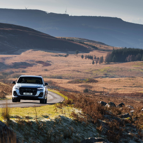 2025 Audi Q7 TFSI e 4M UK Version Front View