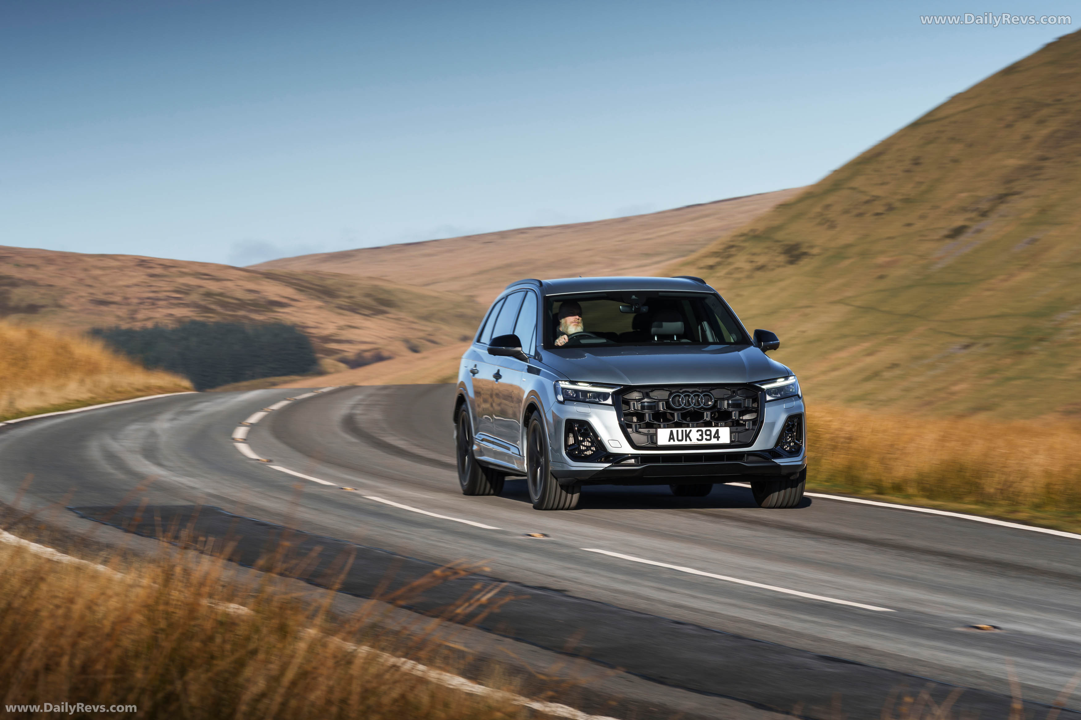 2025 Audi Q7 TFSI e 4M UK Version Front View