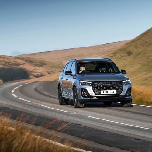 2025 Audi Q7 TFSI e 4M UK Version Front View