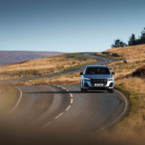 2025 Audi Q7 TFSI e 4M UK Version Front View