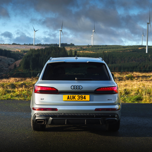 2025 Audi Q7 TFSI e 4M UK Version Rear View