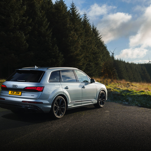 2025 Audi Q7 TFSI e 4M UK Version Rear View