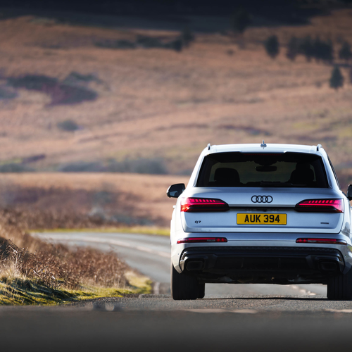 2025 Audi Q7 TFSI e 4M UK Version Rear View