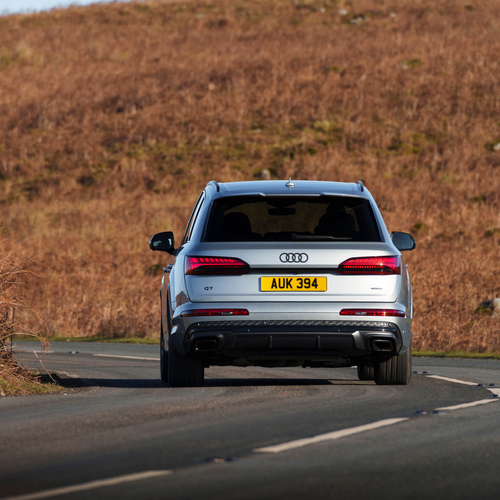 2025 Audi Q7 TFSI e 4M UK Version Rear View