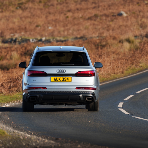 2025 Audi Q7 TFSI e 4M UK Version Rear View