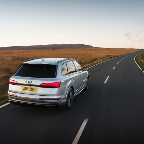 2025 Audi Q7 TFSI e 4M UK Version Rear View