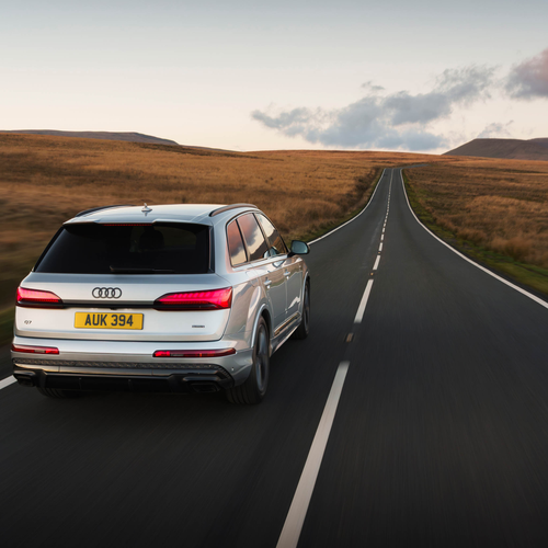 2025 Audi Q7 TFSI e 4M UK Version Rear View