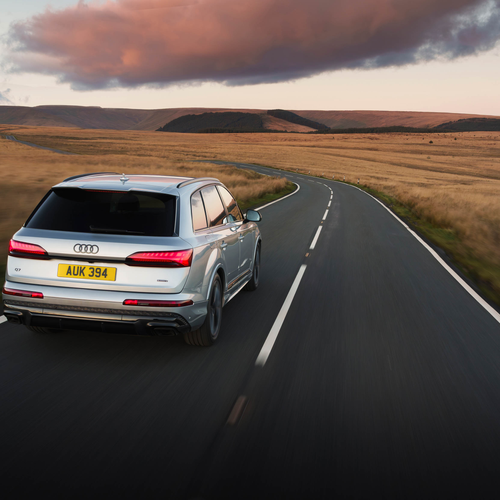 2025 Audi Q7 TFSI e 4M UK Version Rear View