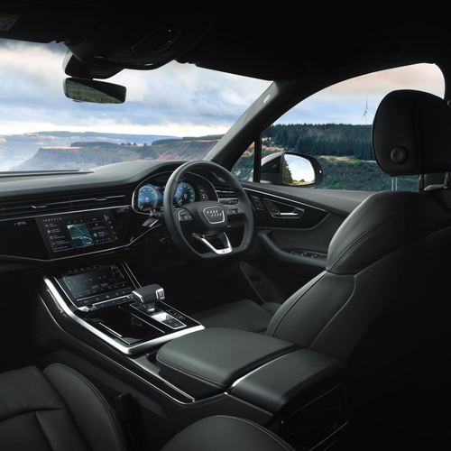 2025 Audi Q7 TFSI e 4M UK Version Interior