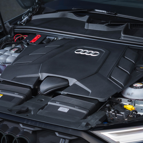 2025 Audi Q7 TFSI e 4M UK Version Engine