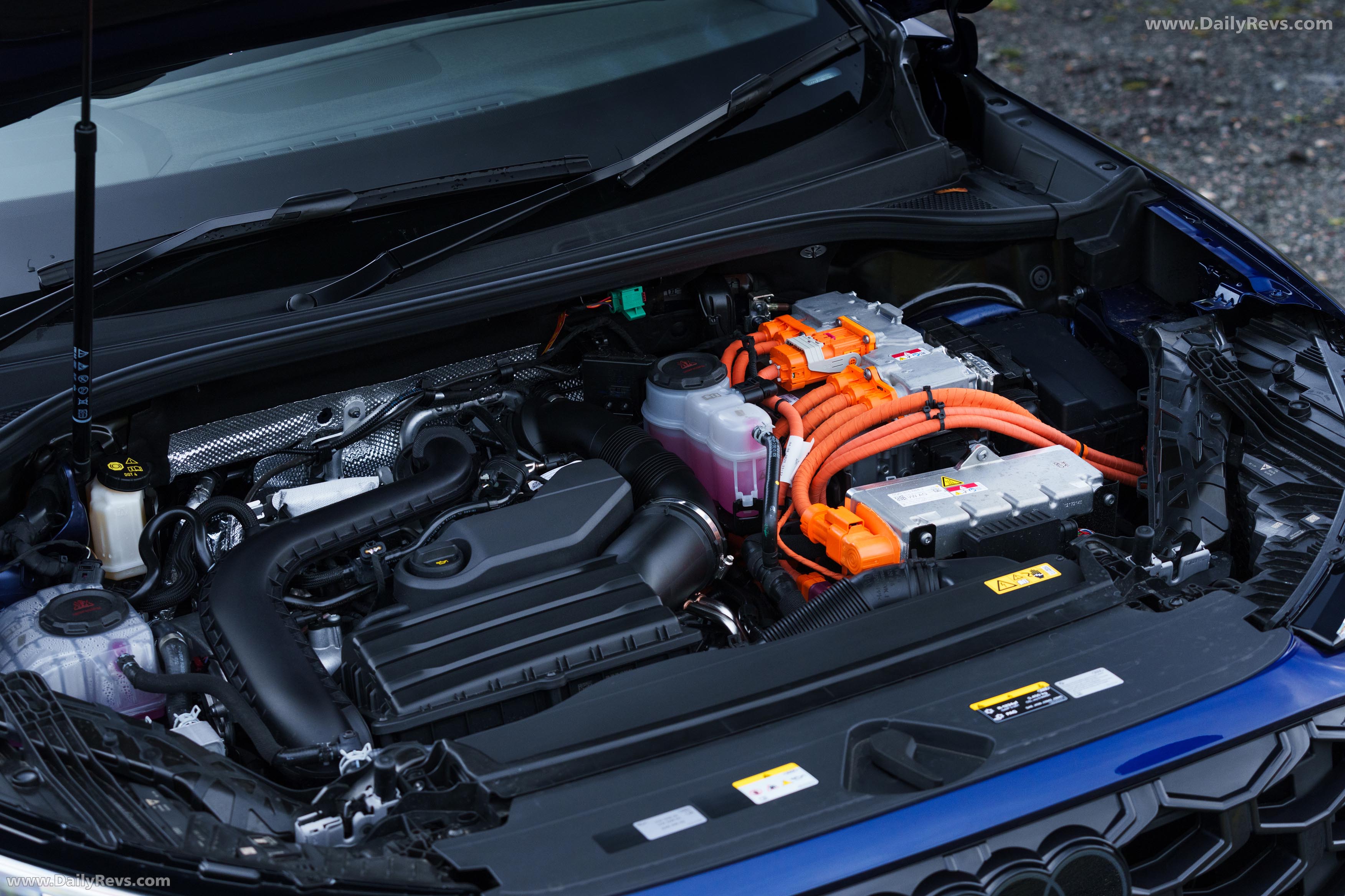 2025 Audi Q3 Sportback e-hybrid F3 UK Version Engine