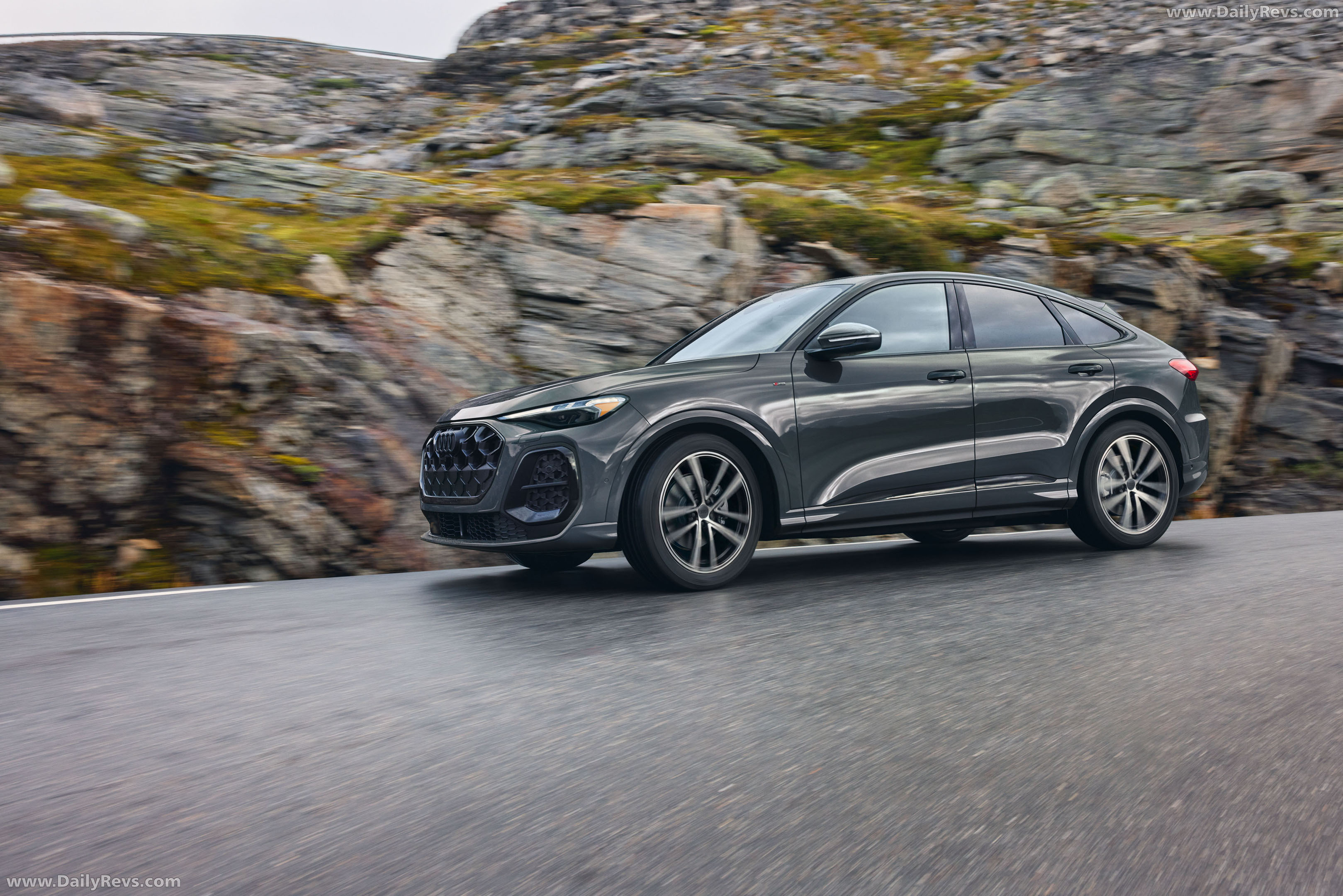 2026 Audi Q5 Sportback FY US Version Side View