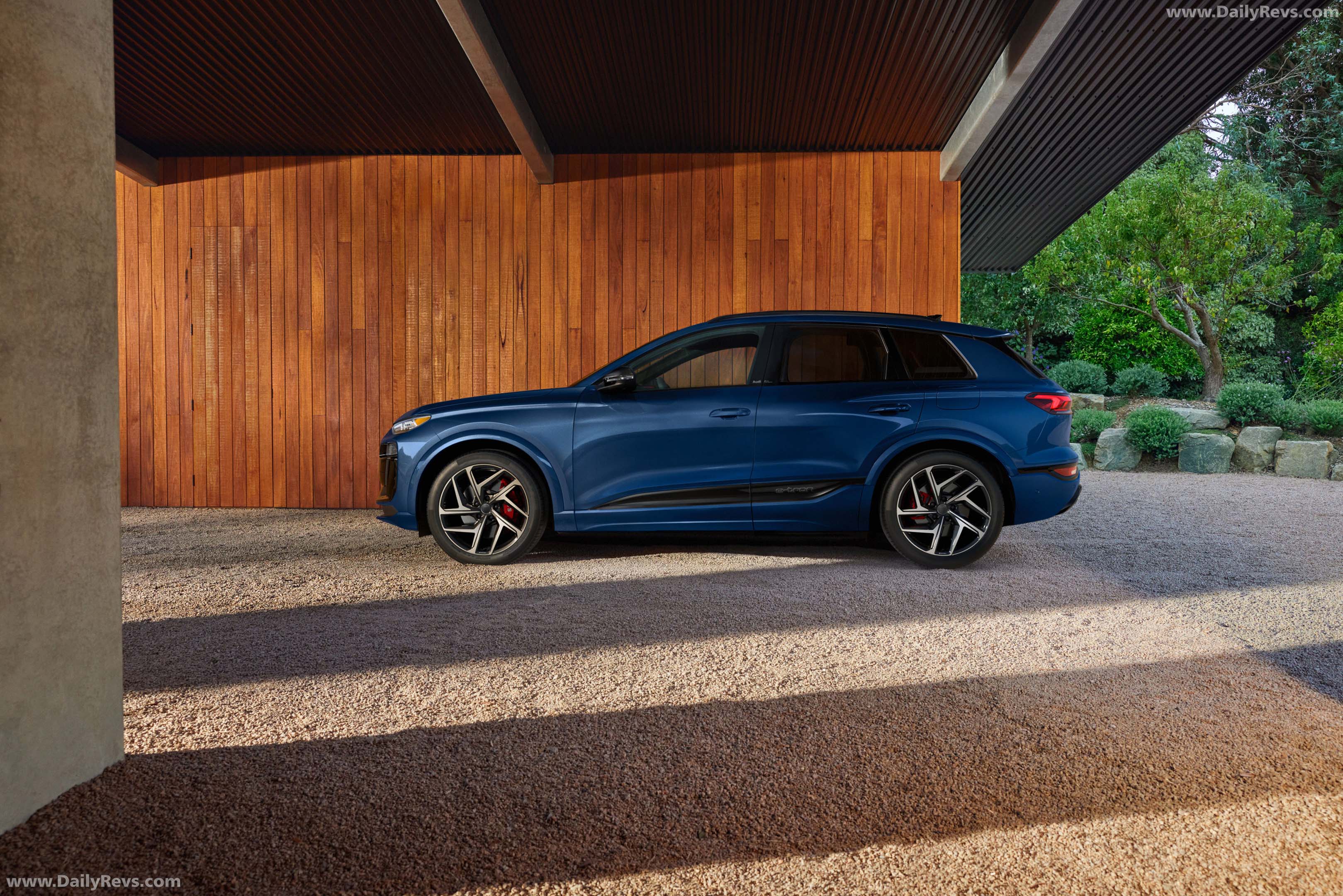 2027 Audi SQ6 e-tron AU516 US Version Side View