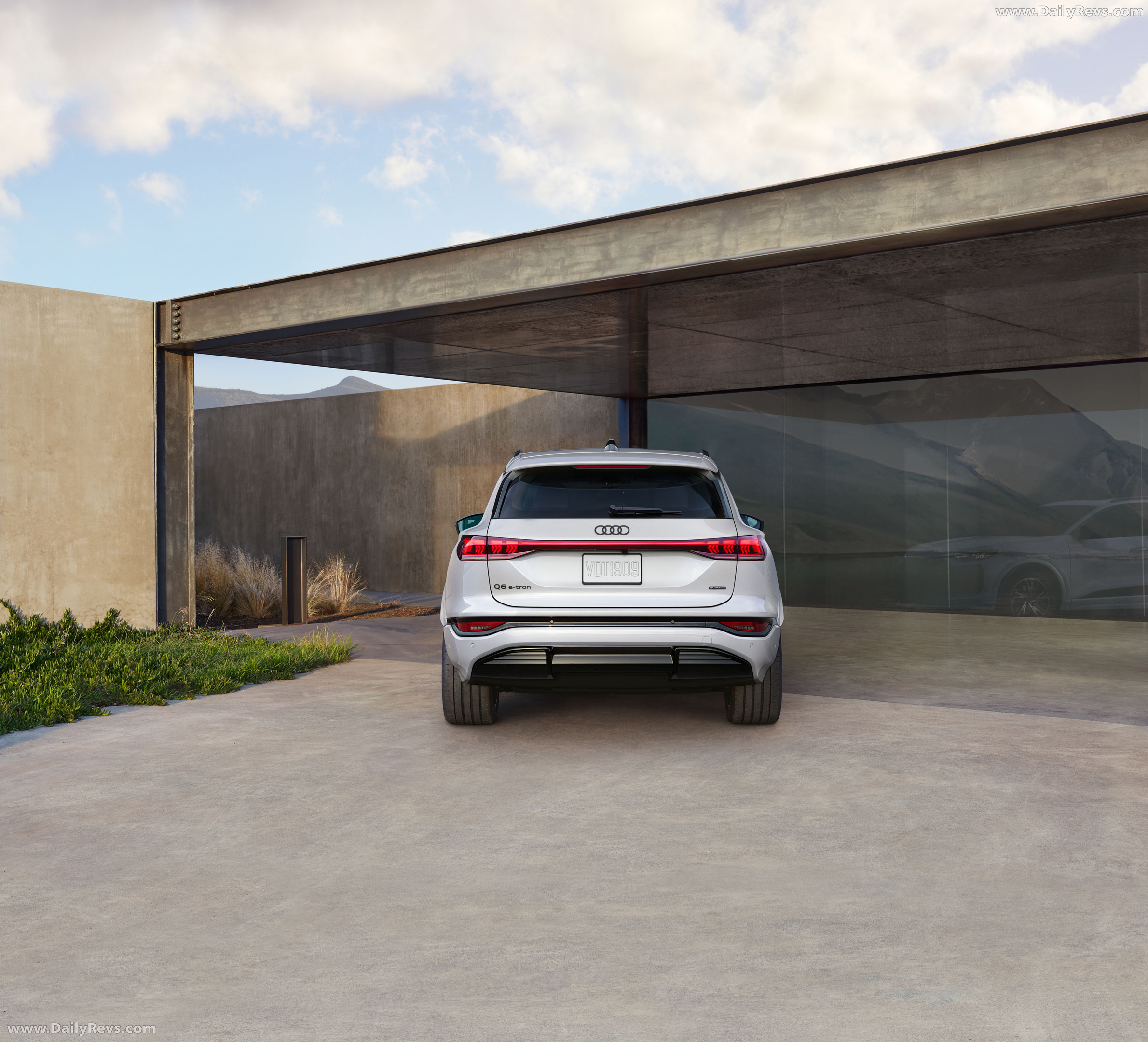 2027 Audi Q6 e-tron AU516 US Version Rear View
