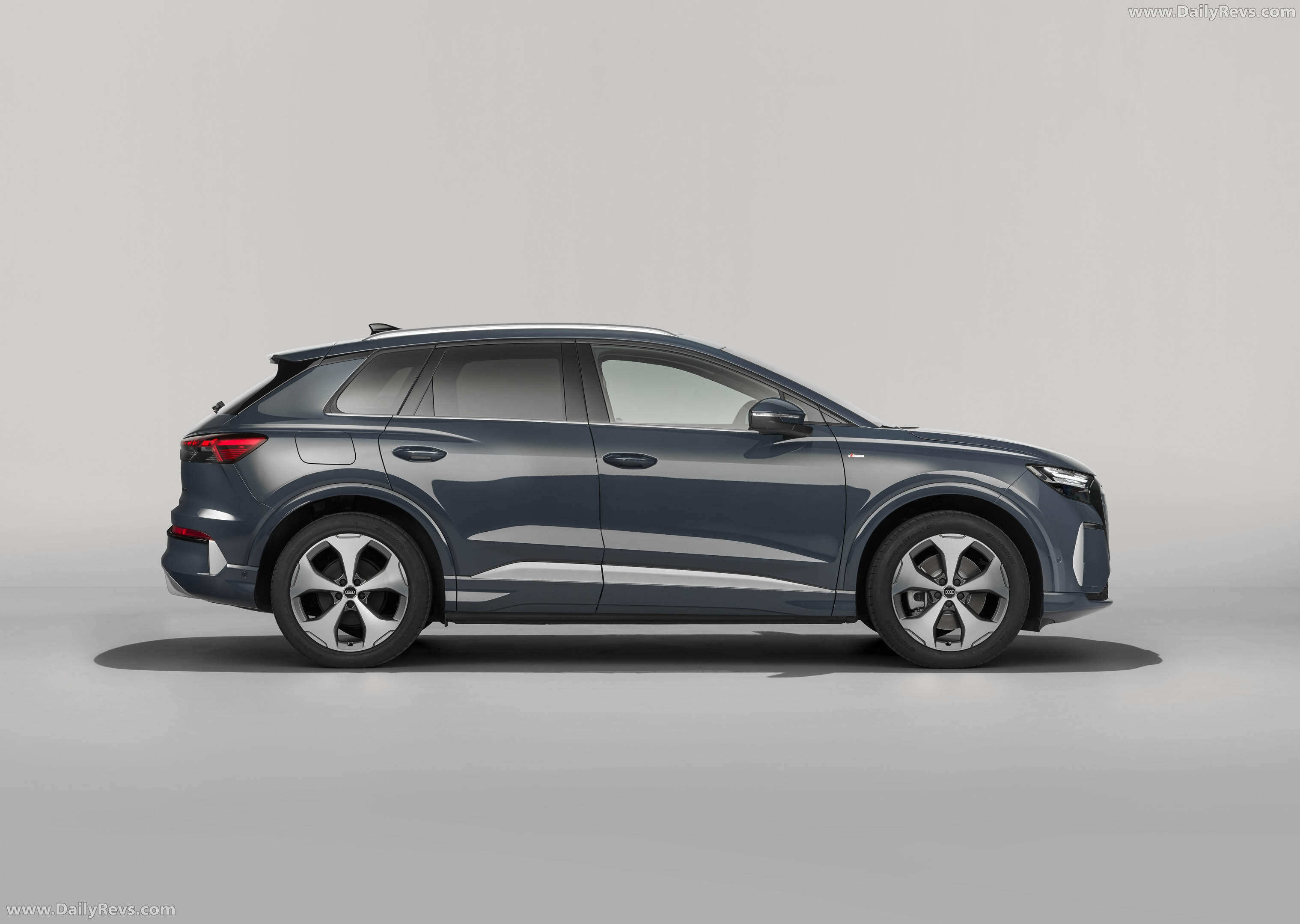 2027 Audi Q4 e tron F4 Side View