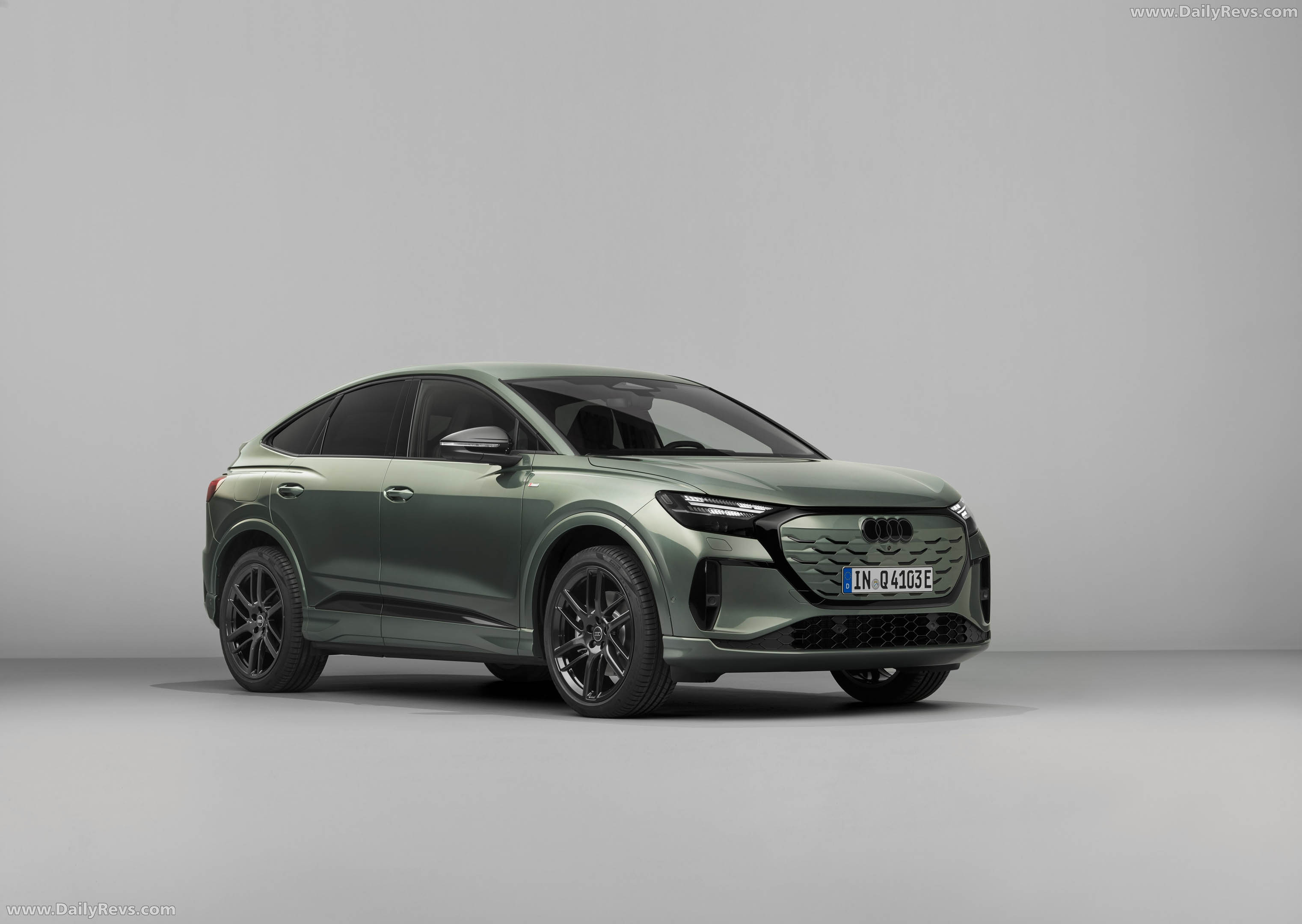2027 Audi Q4 e-tron Sportback F4 Front View