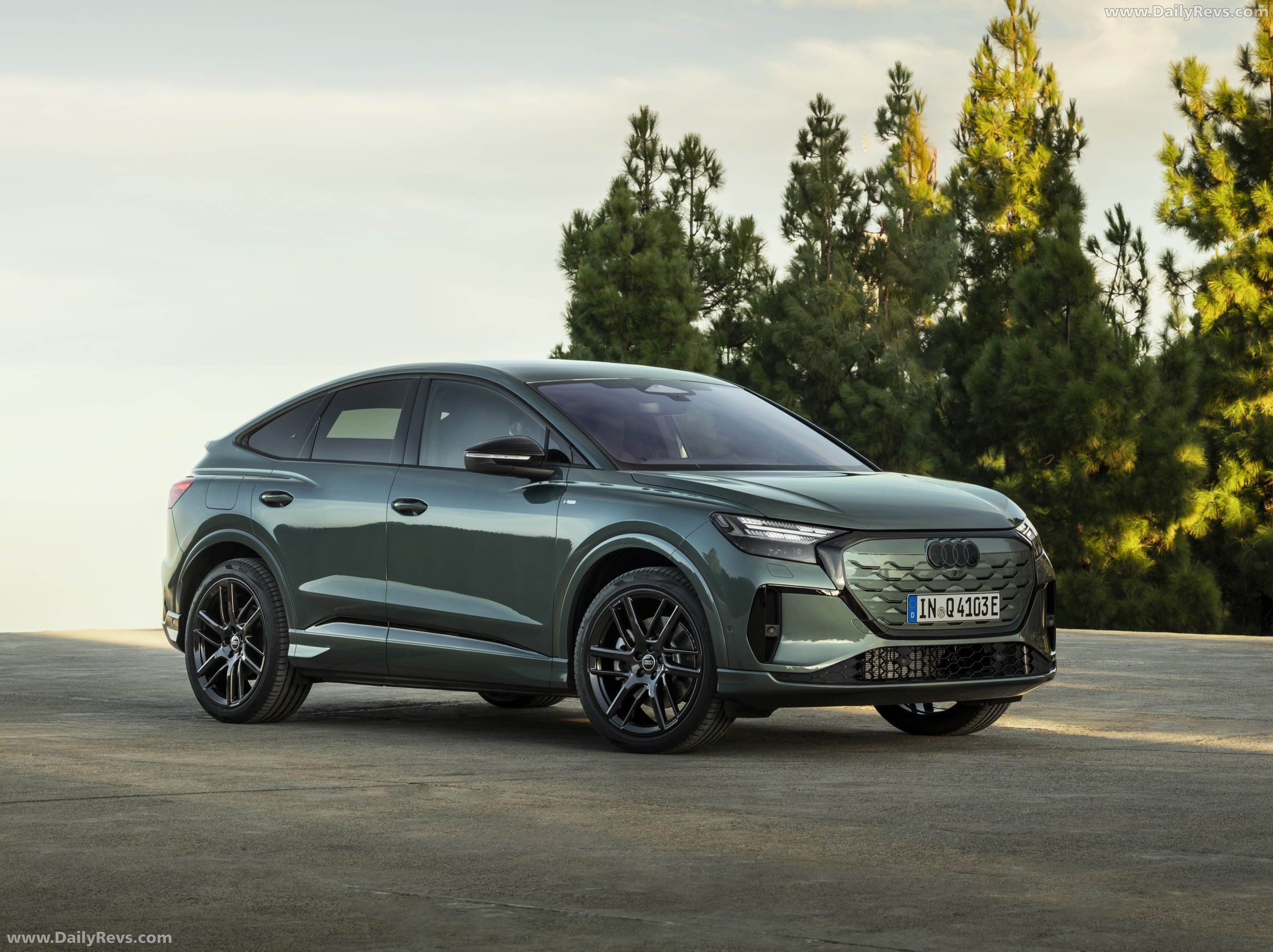 2027 Audi Q4 e-tron Sportback F4 Front View