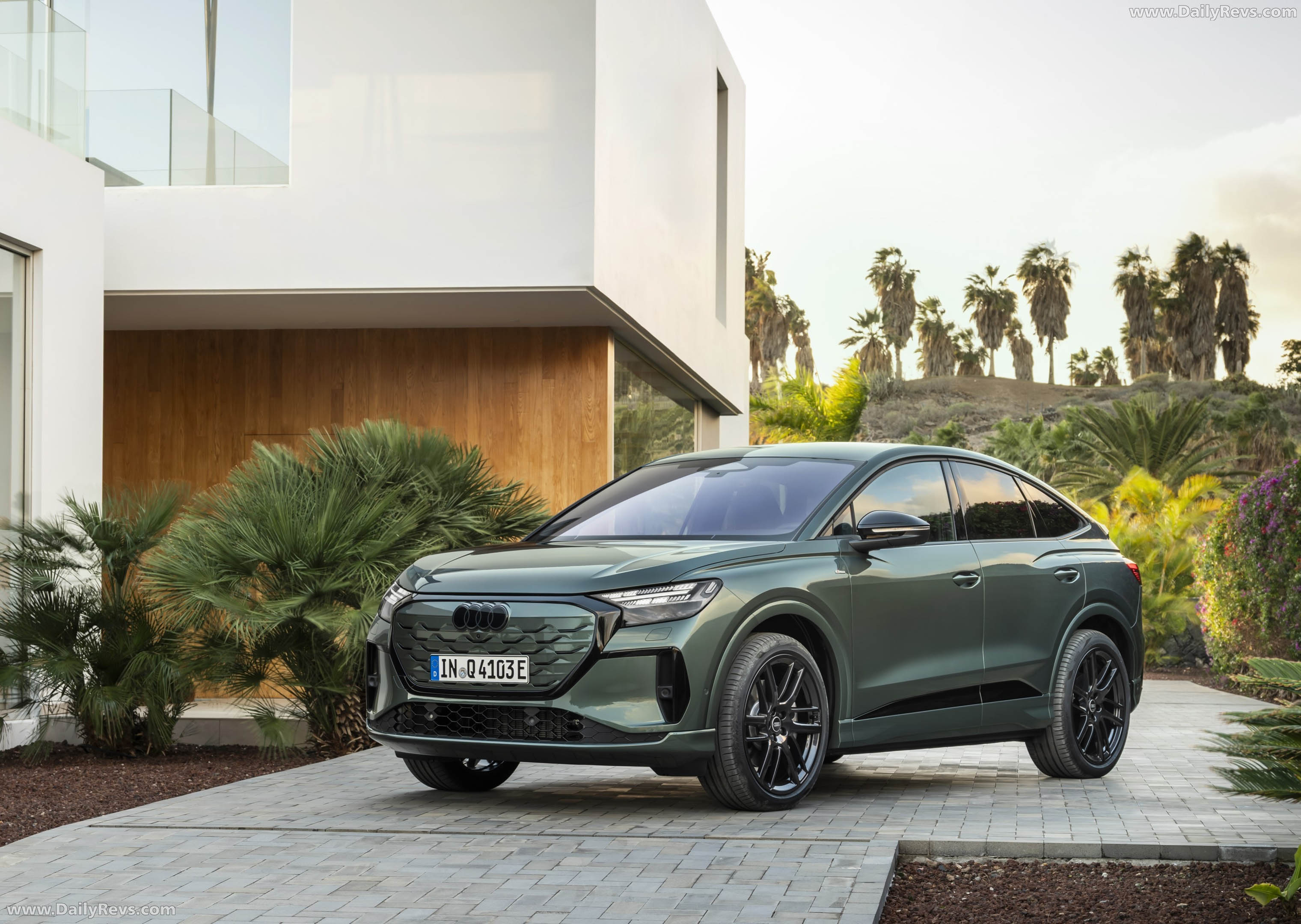 2027 Audi Q4 e-tron Sportback F4 Front View