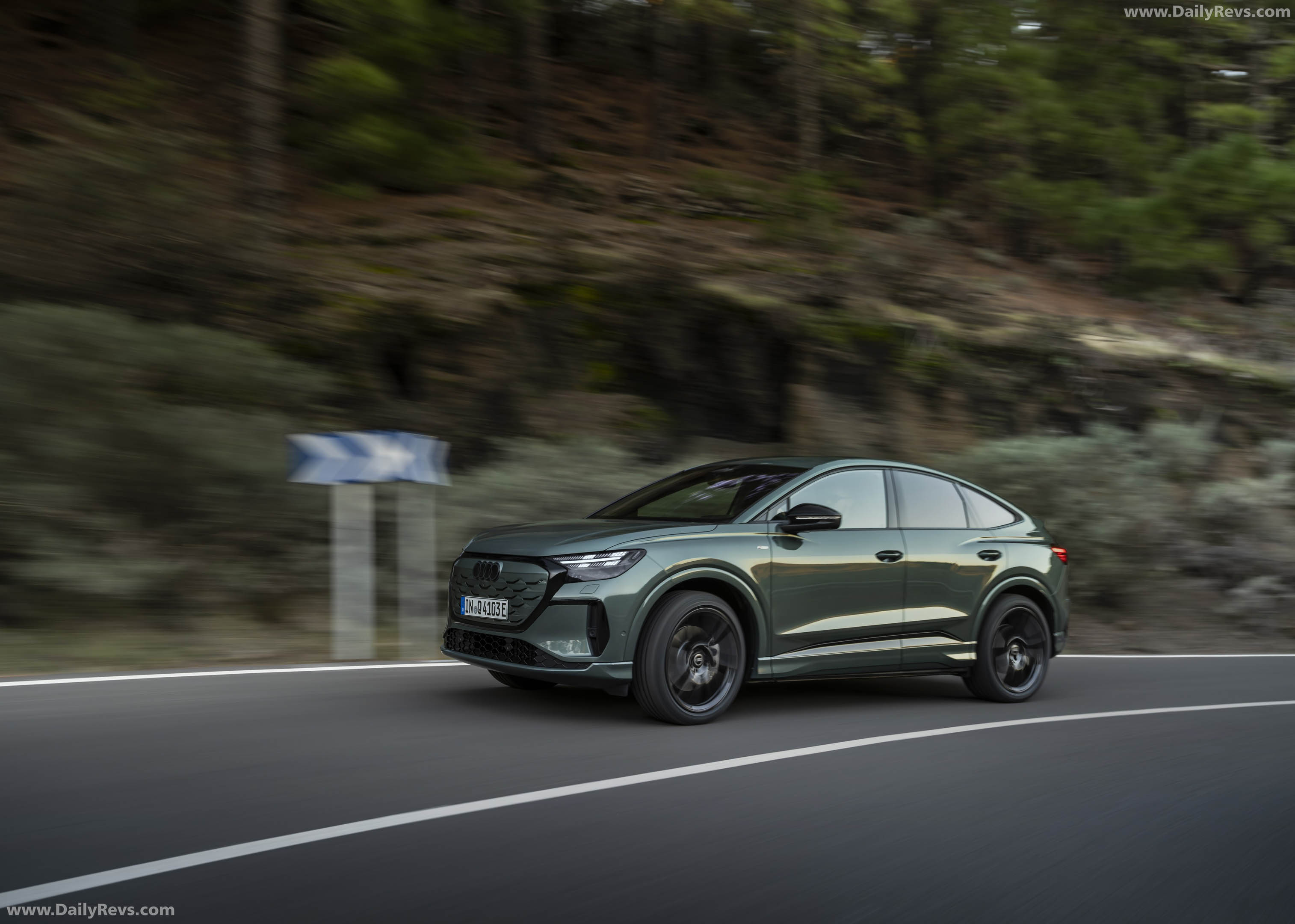 2027 Audi Q4 e-tron Sportback F4 Side View