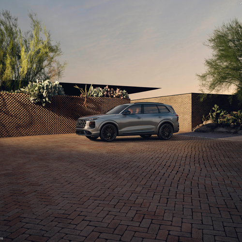 2027 Audi SQ7 4M Side View
