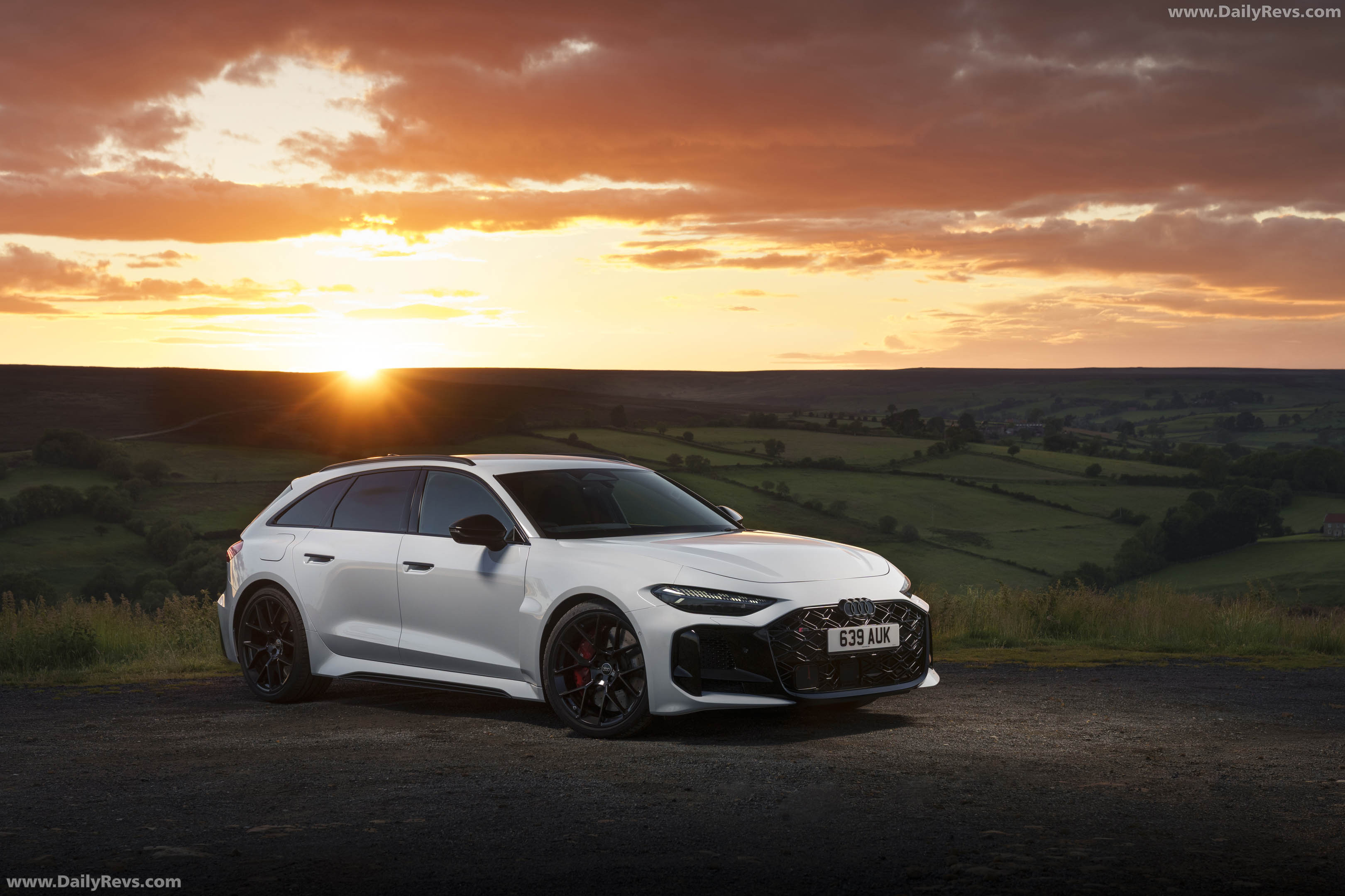 2027 Audi RS 5 Avant B10 UK Version Front View