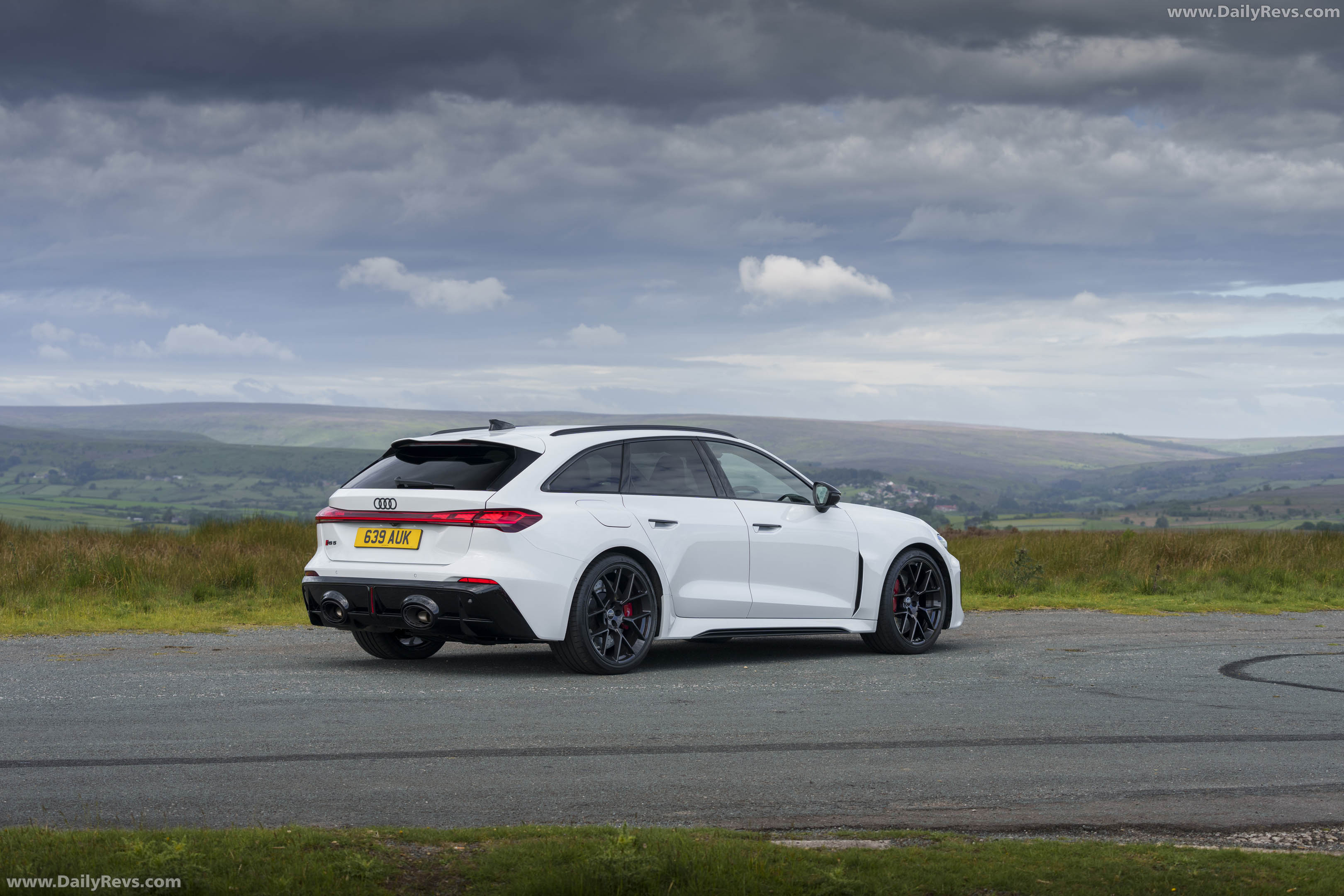 2027 Audi RS 5 Avant B10 UK Version Rear View