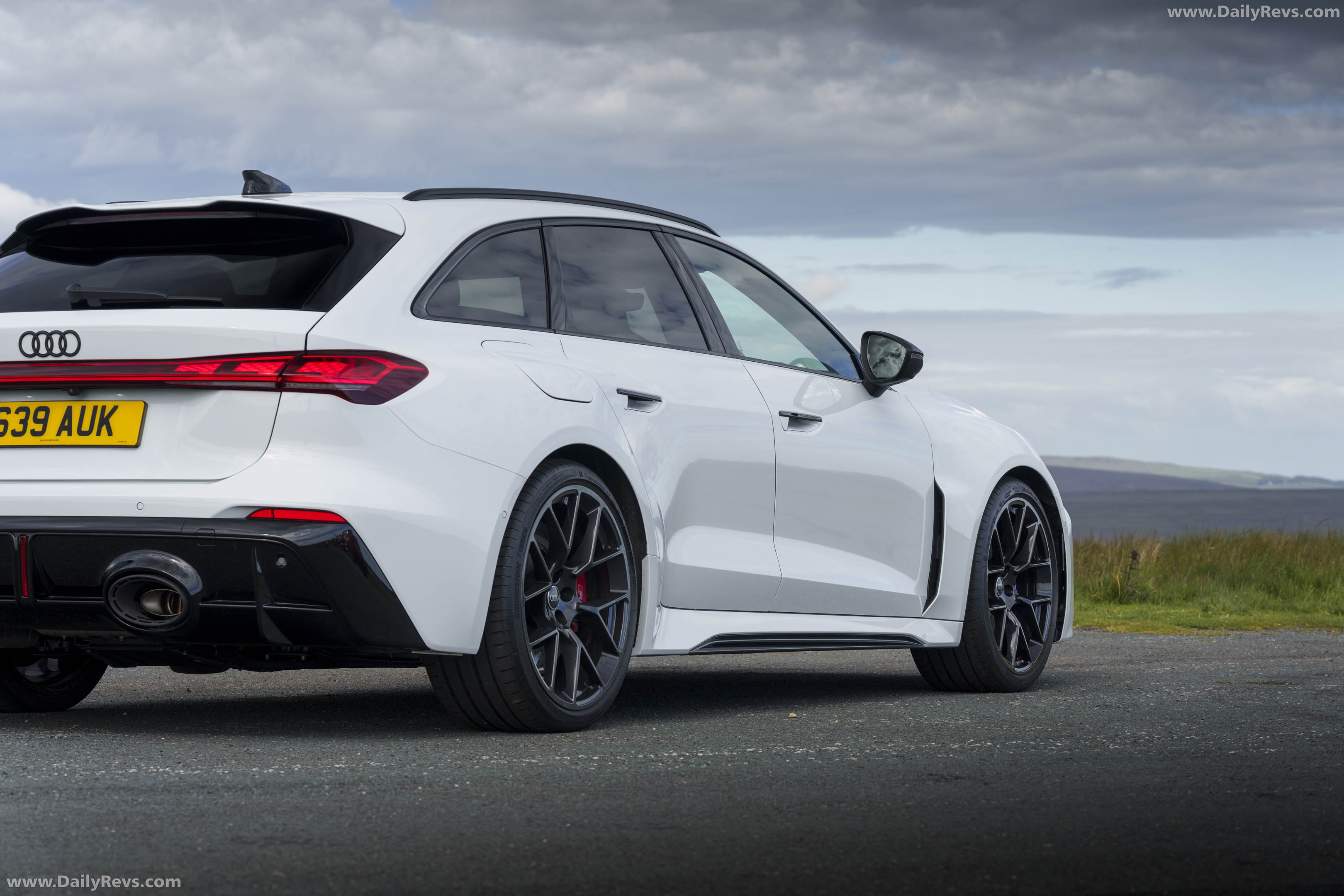 2027 Audi RS 5 Avant B10 UK Version Exterior