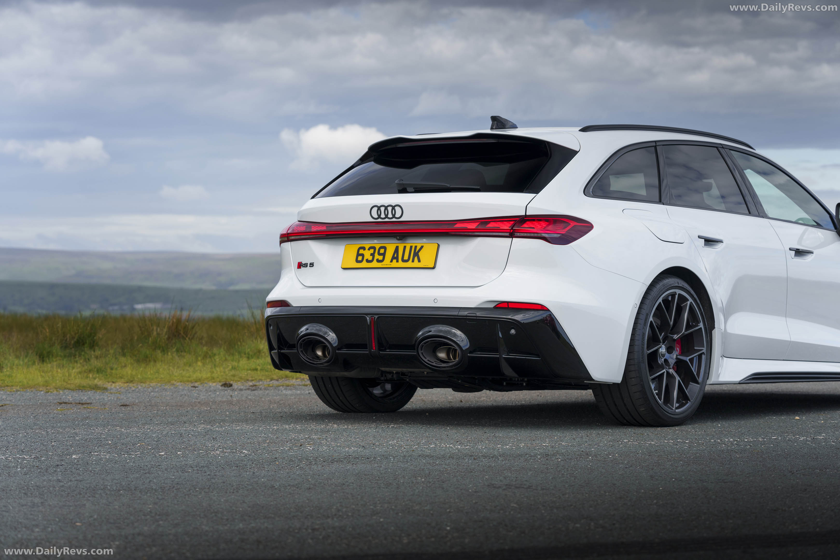 2027 Audi RS 5 Avant B10 UK Version Exterior