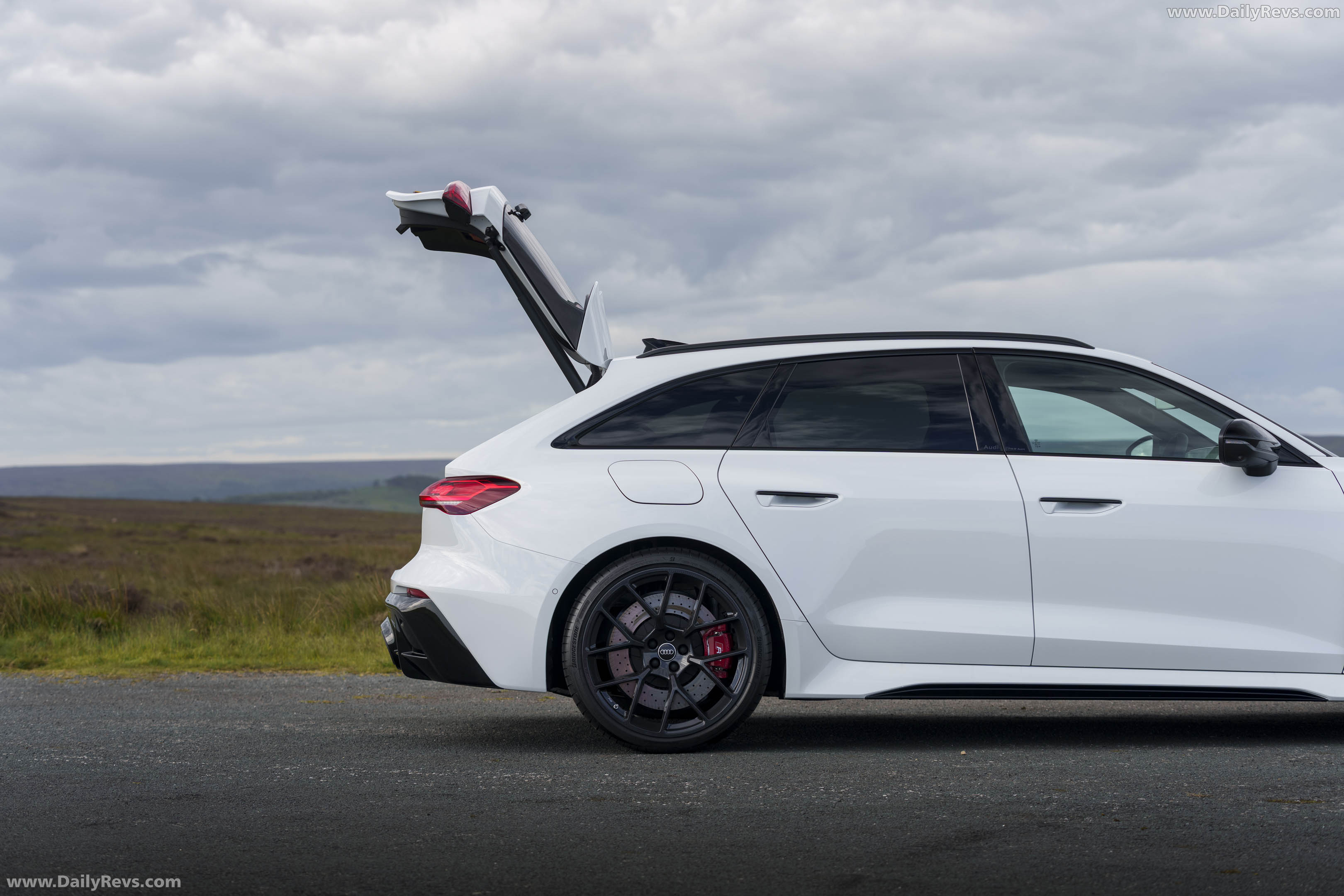 2027 Audi RS 5 Avant B10 UK Version Exterior